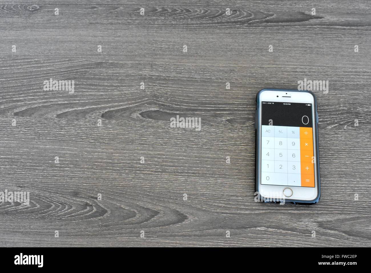 Un Apple iPhone 6s la visualizzazione di un'applicazione sullo schermo Foto Stock