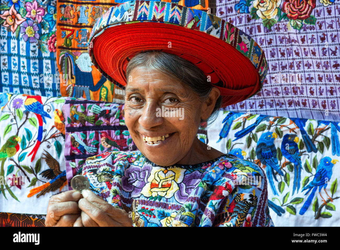 Concepcion Ramirez è la donna Tzutujil appare sulle monete di 25 centesimi del Guatemala. Donna in abito tradizionale come profilato su 25 Foto Stock