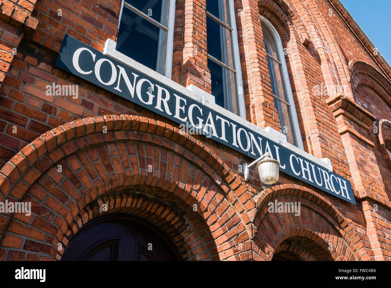 Segno oltre la porta di una Chiesa congregazionale Foto Stock