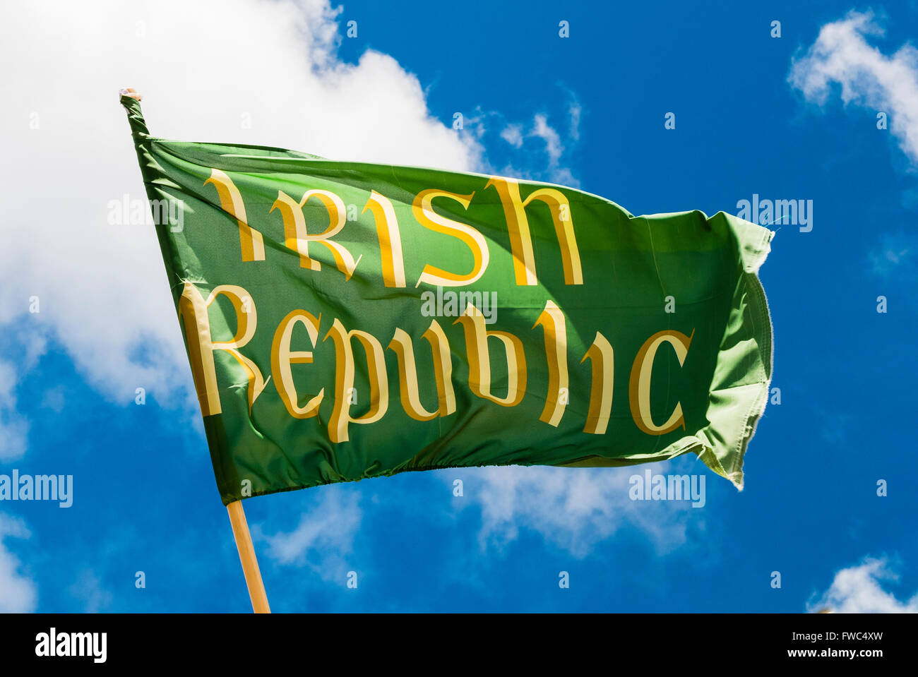 Bandiera dicendo "Repubblica Irlandese', una replica di quella percorsa durante il 1916 Irish Pasqua in aumento. Foto Stock