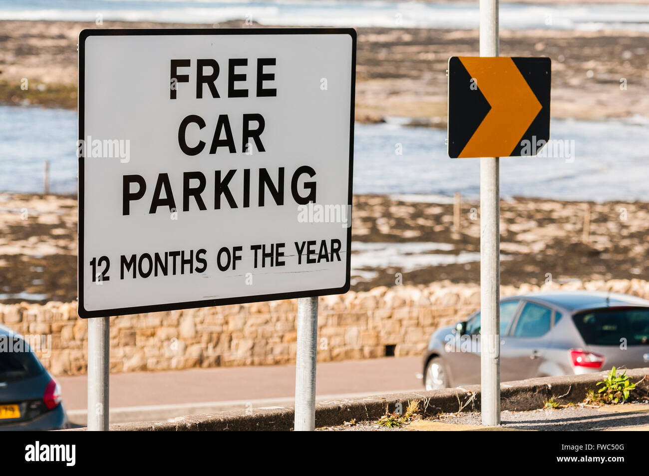 Segno di consigliare un parcheggio auto gratuito 12 mesi/tutto l'anno. Foto Stock