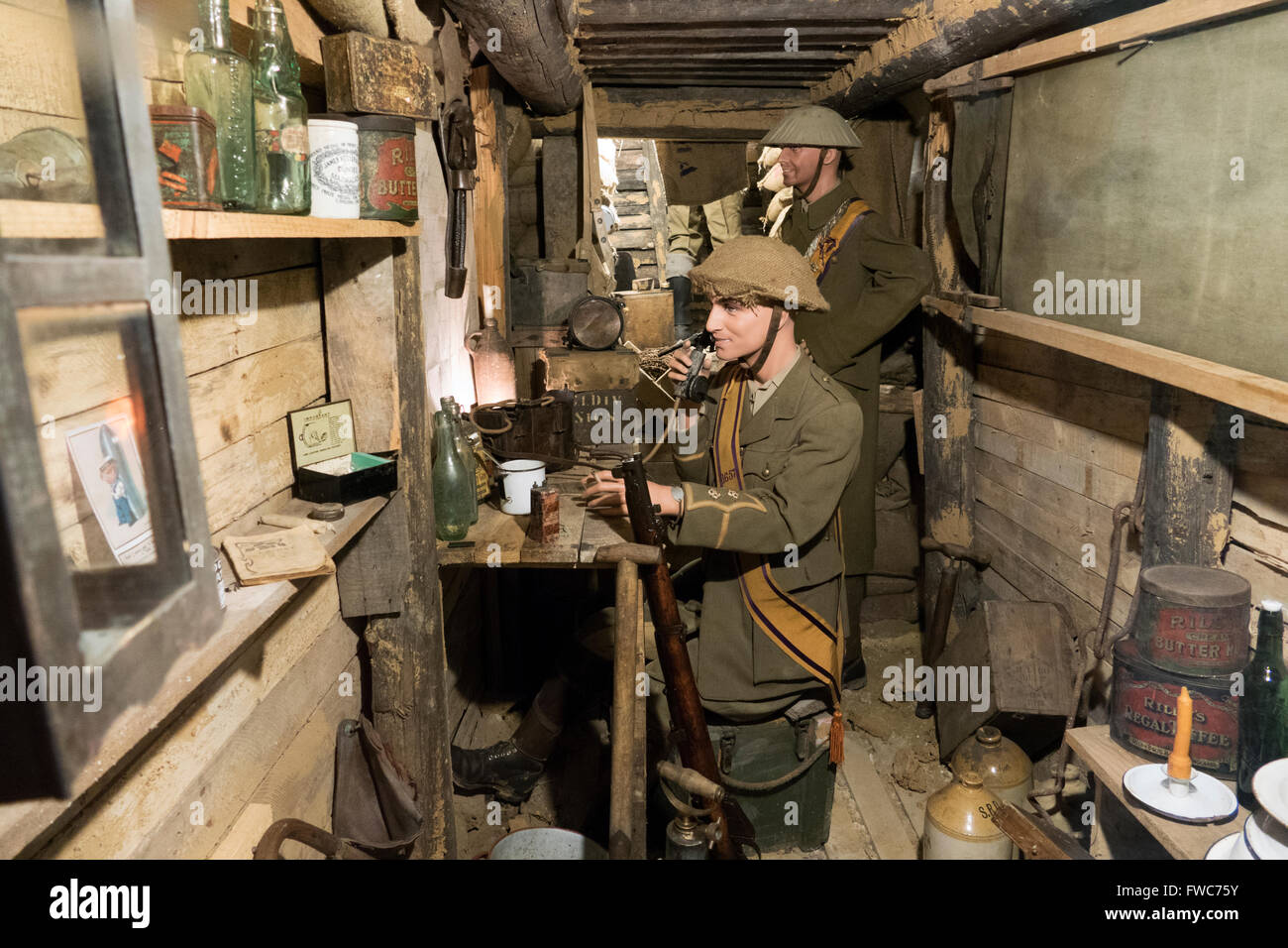 La ricreazione a "Somme 1916" museo di un esercito britannico piroga utilizzato al di sotto di trincee alleate durante il WW1 vicino a Albert, Francia. Foto Stock