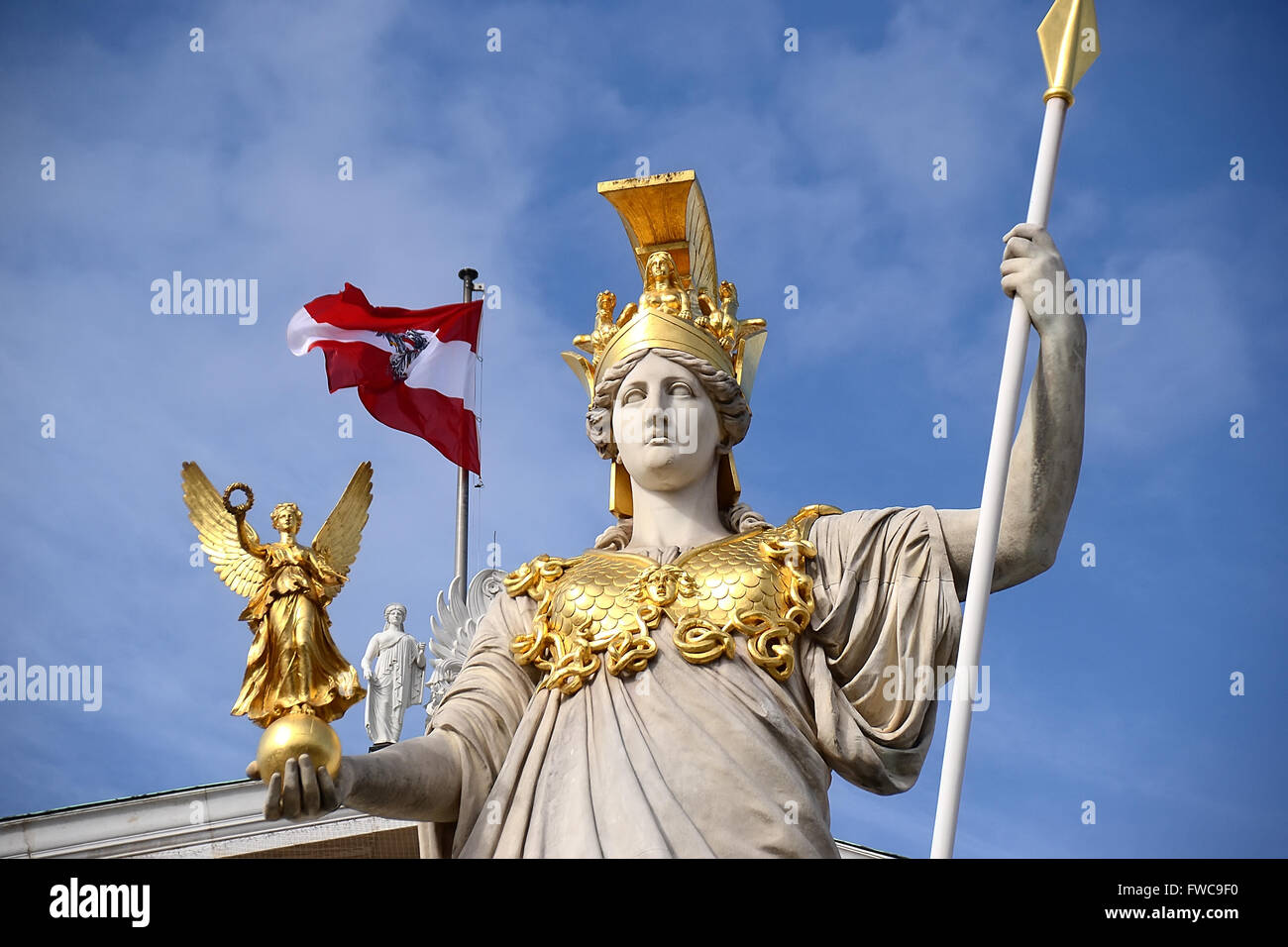 Dettaglio di Athena fontana nella parte anteriore del parlamento austriaco edificio in Vienna Foto Stock