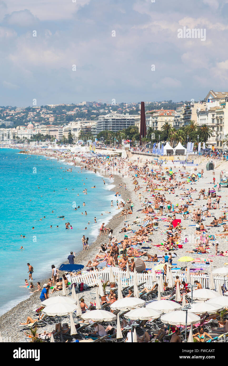 Nizza Costa Azzurra, Cote d'Azur, in Francia. La spiaggia e la Promenade des Anglais visto da Parc de la Colline du Chateau,. Foto Stock