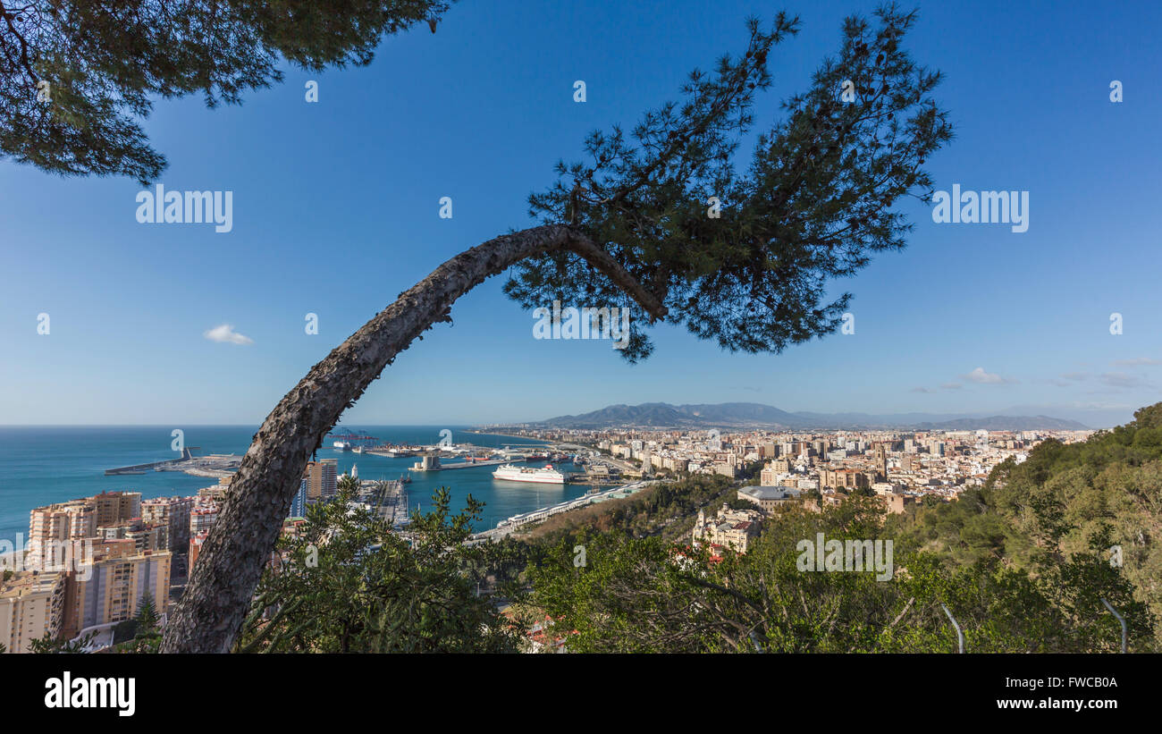 Malaga, Costa del Sol, provincia di Malaga, Andalusia, Spagna meridionale. Visualizzazione classica dal Parador Nacional d Foto Stock