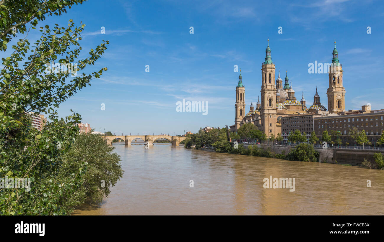 Saragozza, provincia di Zaragoza, Aragona, Spagna. Basilica de Nuestra Señora del Pilar, o la Madonna del Pilastro. Foto Stock