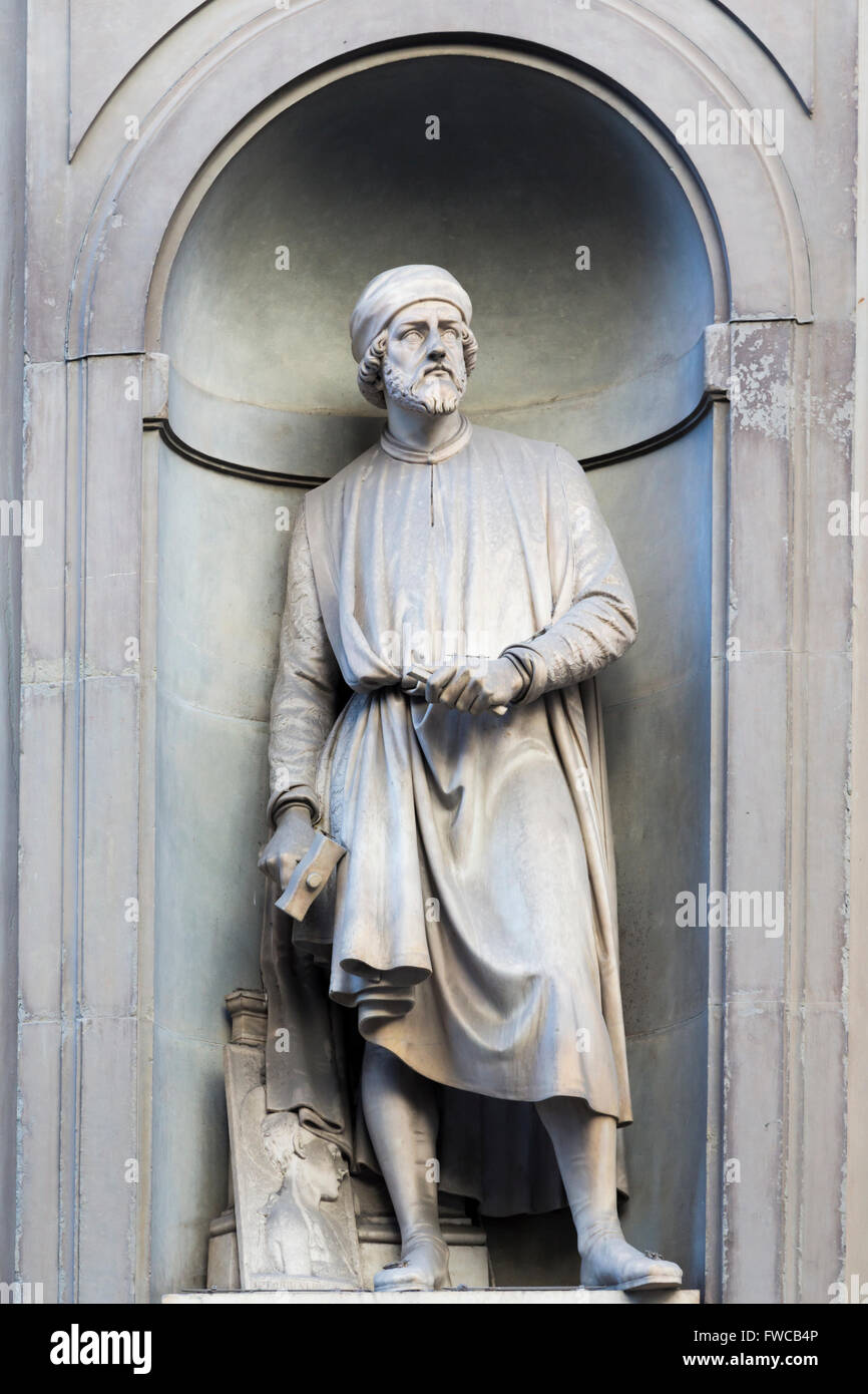 Firenze, Toscana, Italia. Statua nel piazzale degli Uffizi di scultore fiorentino Donato di Niccolò di Betto Bardi Foto Stock