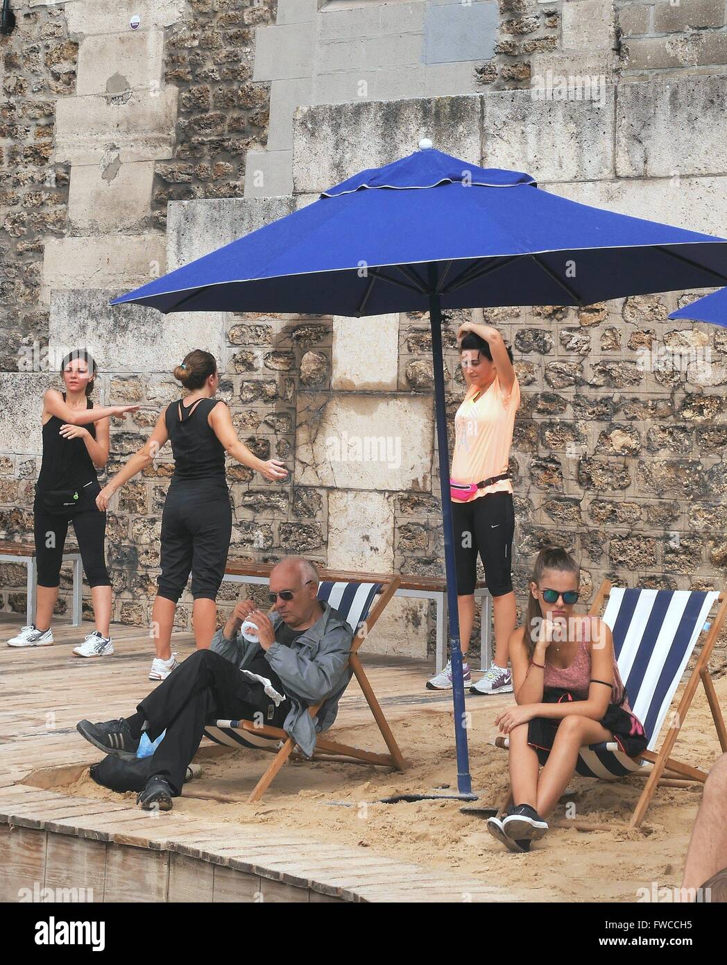 Le persone a rilassarsi su Paris Plage, Parigi Foto Stock