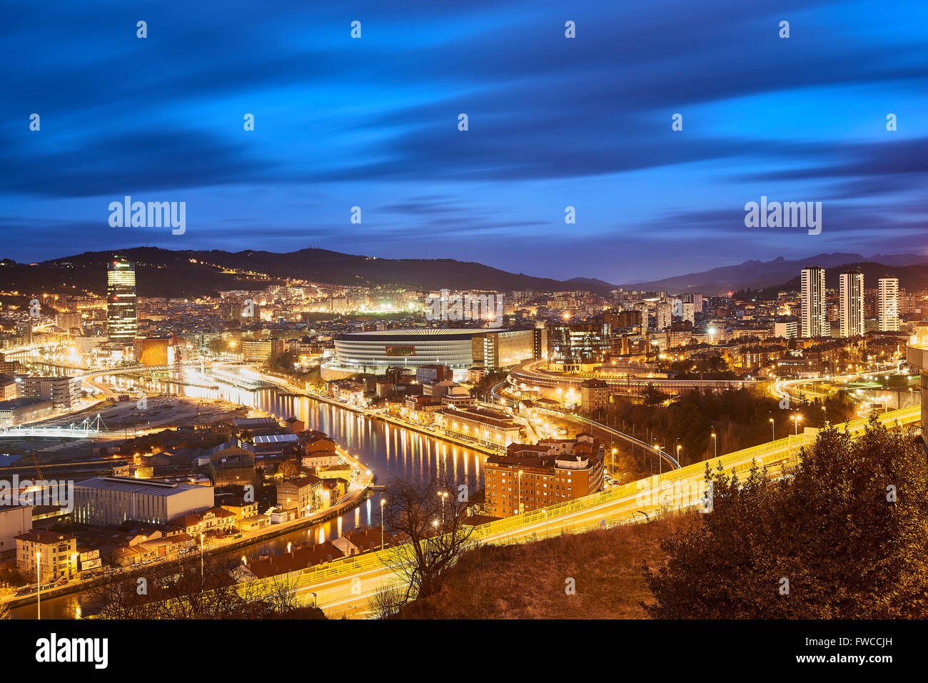 Bilbao alla sera, Biscaglia, Paese Basco, Euskadi, Spagna, Europa Foto Stock