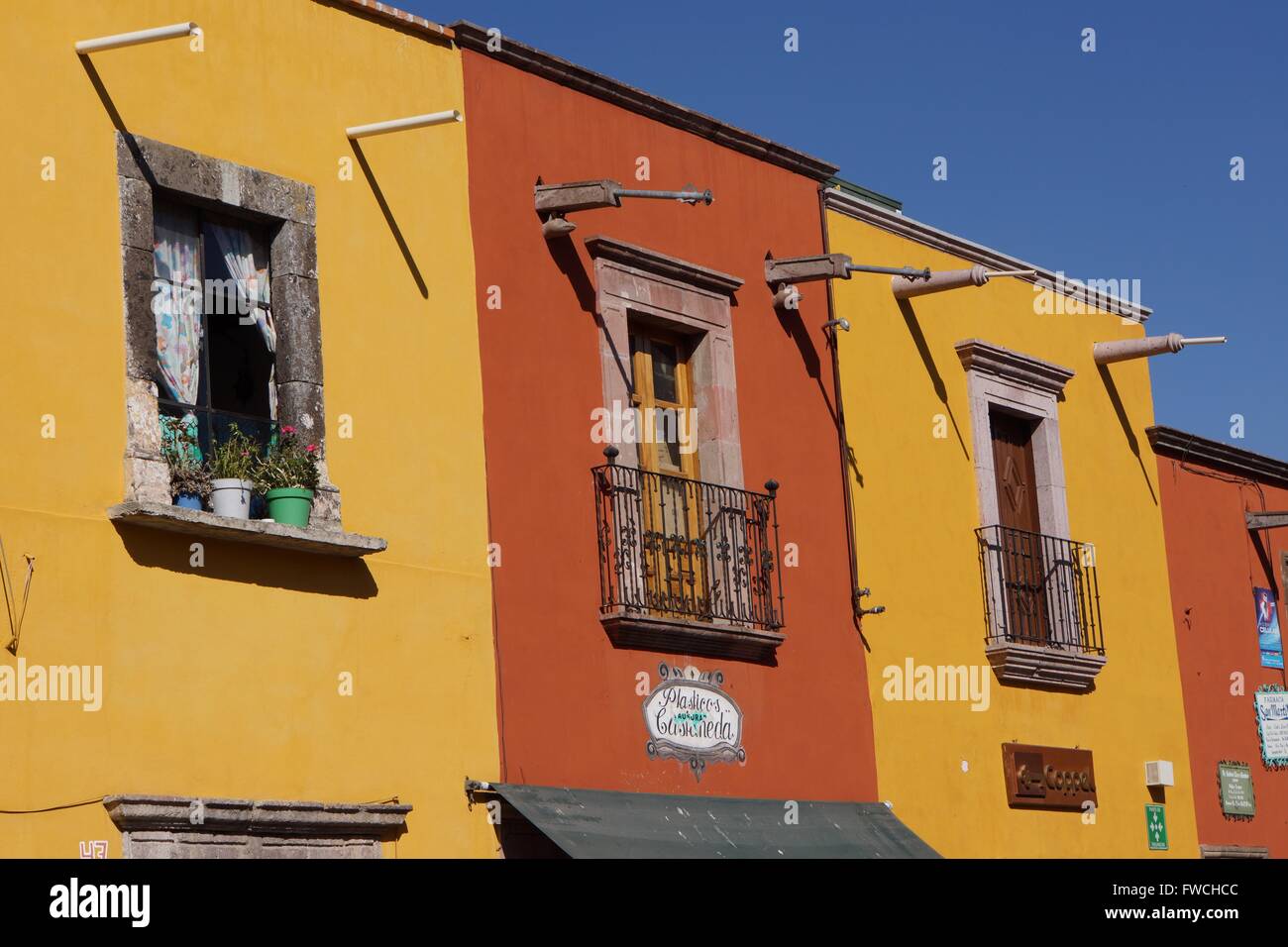 Alcune case colorate in San Miguel De Allende, Messico Foto Stock