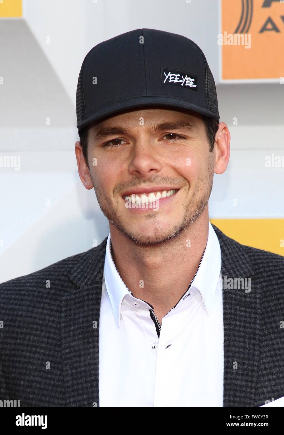 Las Vegas, NV, Stati Uniti d'America. 3 apr, 2016. Granger Smith presso gli arrivi per 51st Accademia di Musica Country (ACM) Awards - Gli arrivi 2, MGM Grand Garden Arena di Las Vegas, NV Aprile 3, 2016. Credito: James Atoa/Everett raccolta/Alamy Live News Foto Stock