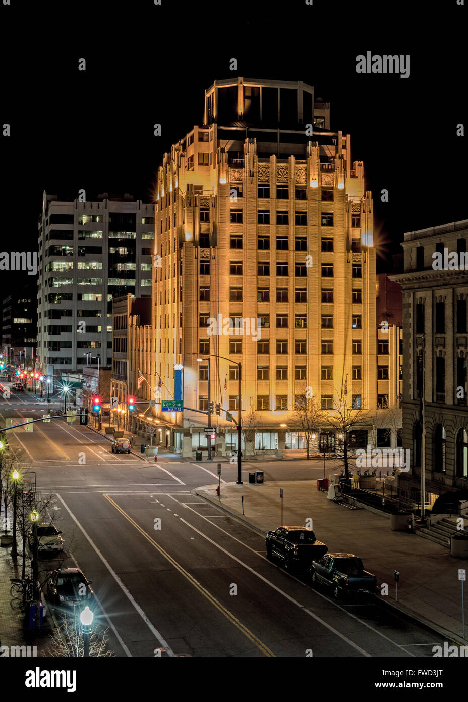 Edificio nel centro di Boise Idaho di notte Foto Stock