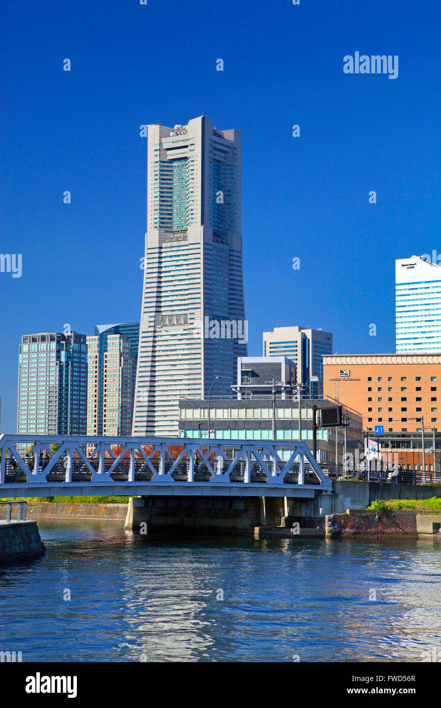 La Yokohama Landmark Tower grattacieli acqua anteriore del Porto Yokohama Giappone Foto Stock