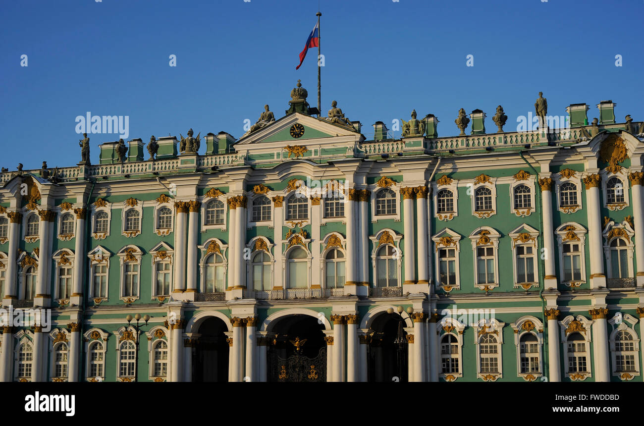 La Russia. San Pietroburgo. Lo stato Museo Hermitage. Palazzo d'inverno. Xviii-XIX secolo. Facciata. Foto Stock