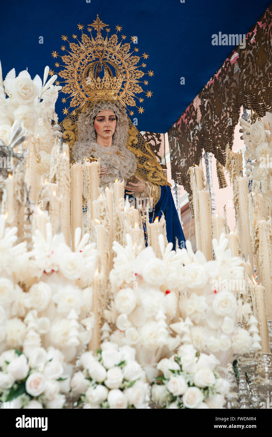 Spagna, Siviglia: Semana Santa - Il Santo la settimana di Pasqua - è celebrato vivamente. Più di 100 processioni si tengono durante la settimana. Foto Stock