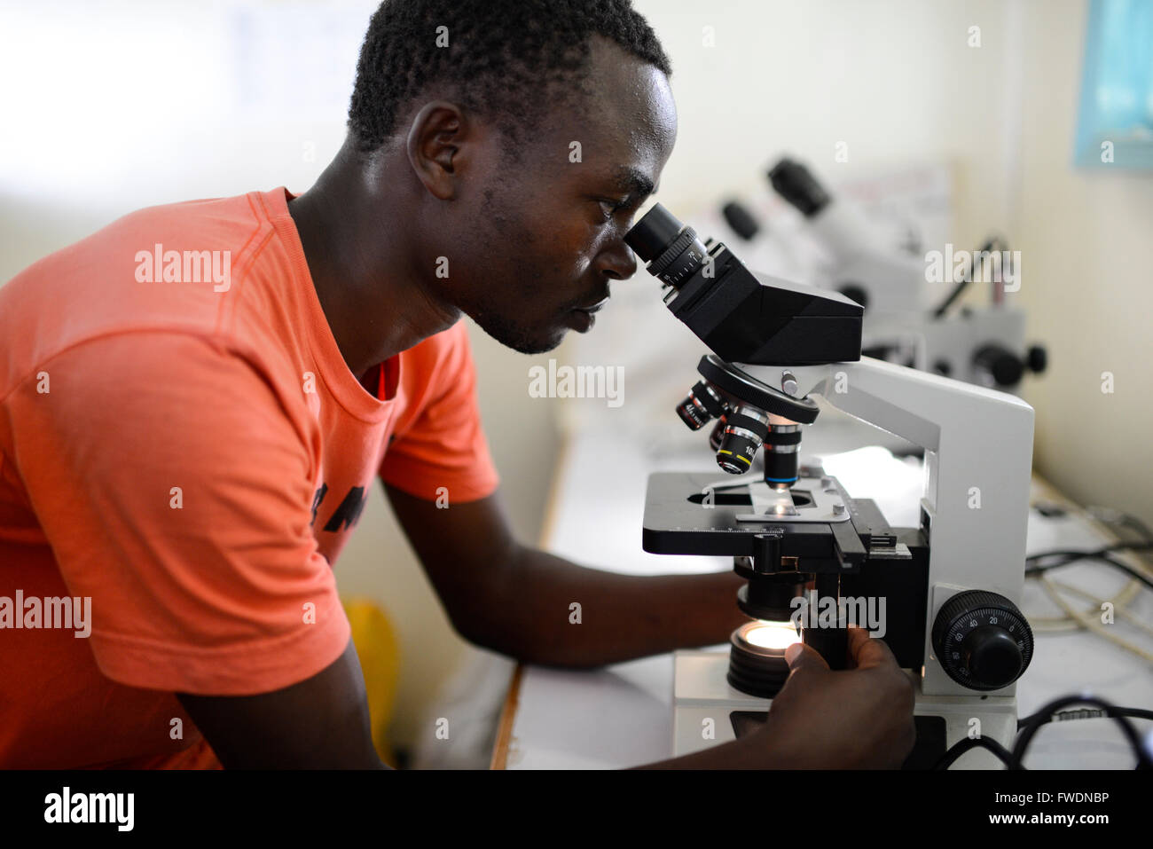 KENYA Kisumu, RIAT Ramogi Istituto di tecnologia avanzata, gli studenti in acquacoltura e pesca dipartimento Foto Stock