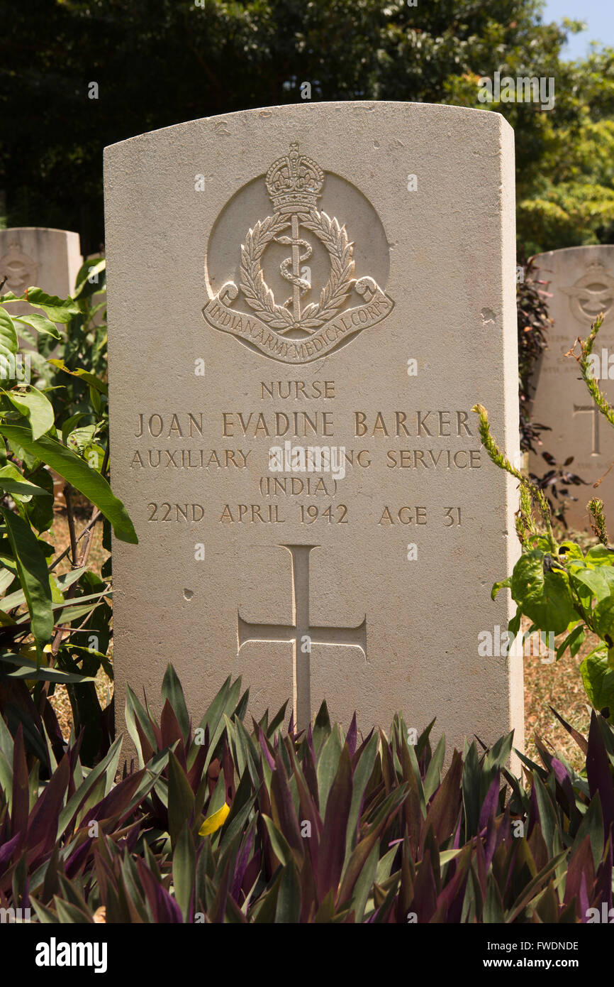 Sri Lanka, Trincomalee, Uppuveli, Commonwealth War Cemetery, tomba di infermiere Joan Barker Foto Stock