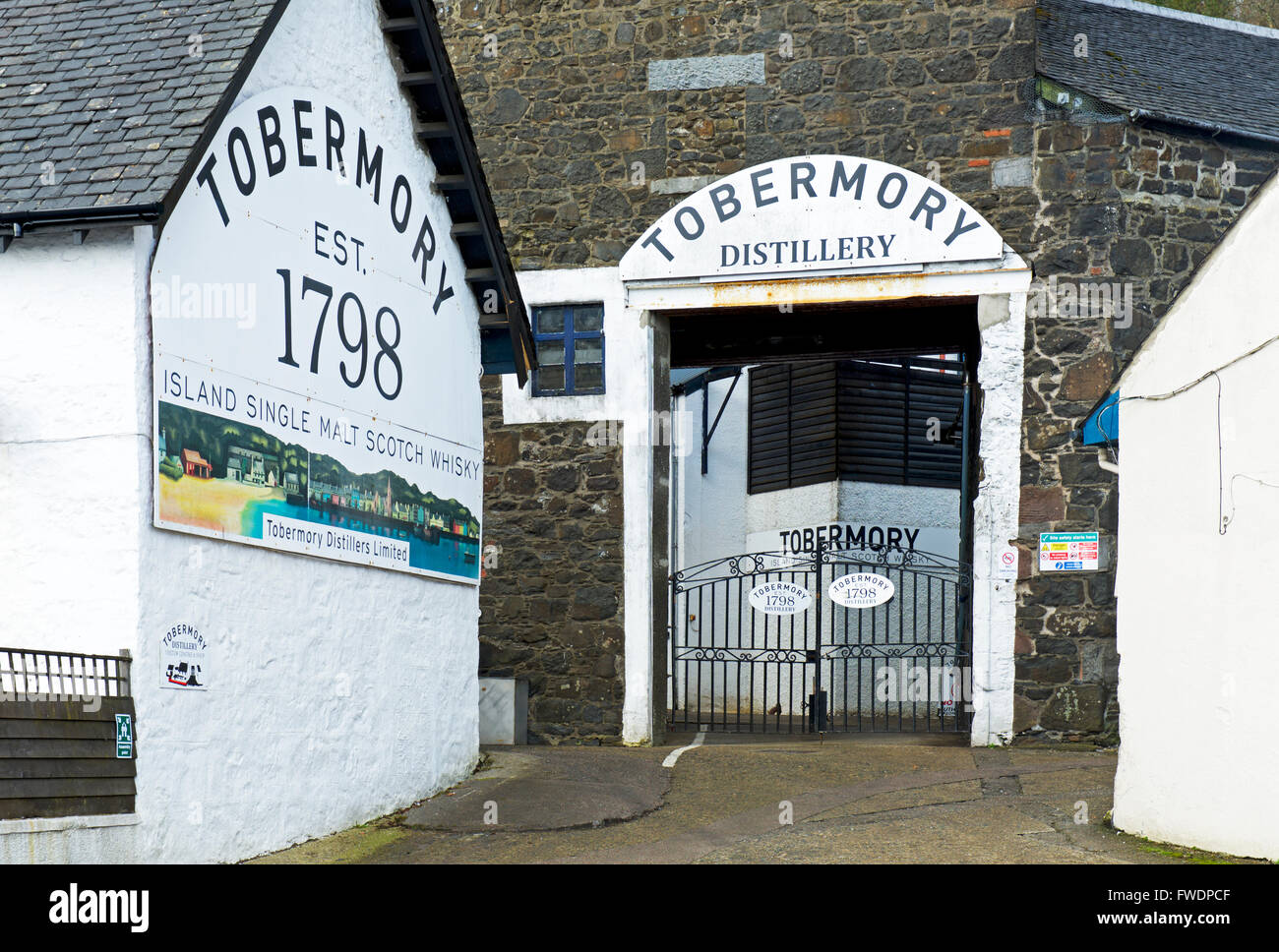 Ingresso al Tobermory Distillery, Isle of Mull, Ebridi Interne, Argyll & Bute, Regno Unito Scozia Foto Stock