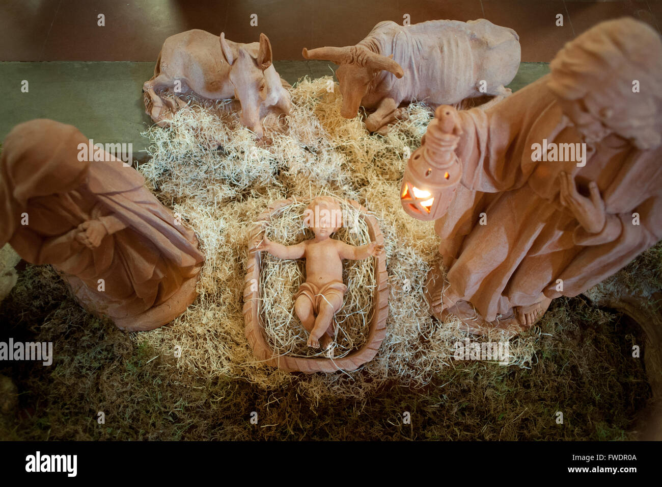 Simbolo cristiano all'interno di un borgo medievale chiesa italiana nella zona del Chianti. Toscana, Firenze. L'Italia. Foto Stock