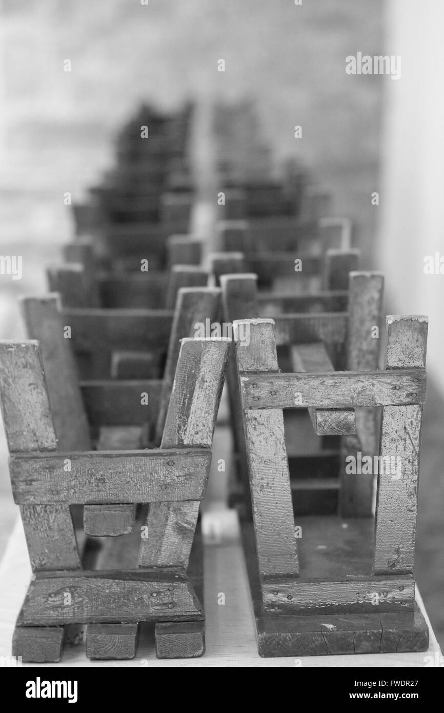Simbolo cristiano all'interno di un borgo medievale chiesa italiana nella zona del Chianti. Toscana, Firenze. L'Italia. Foto Stock