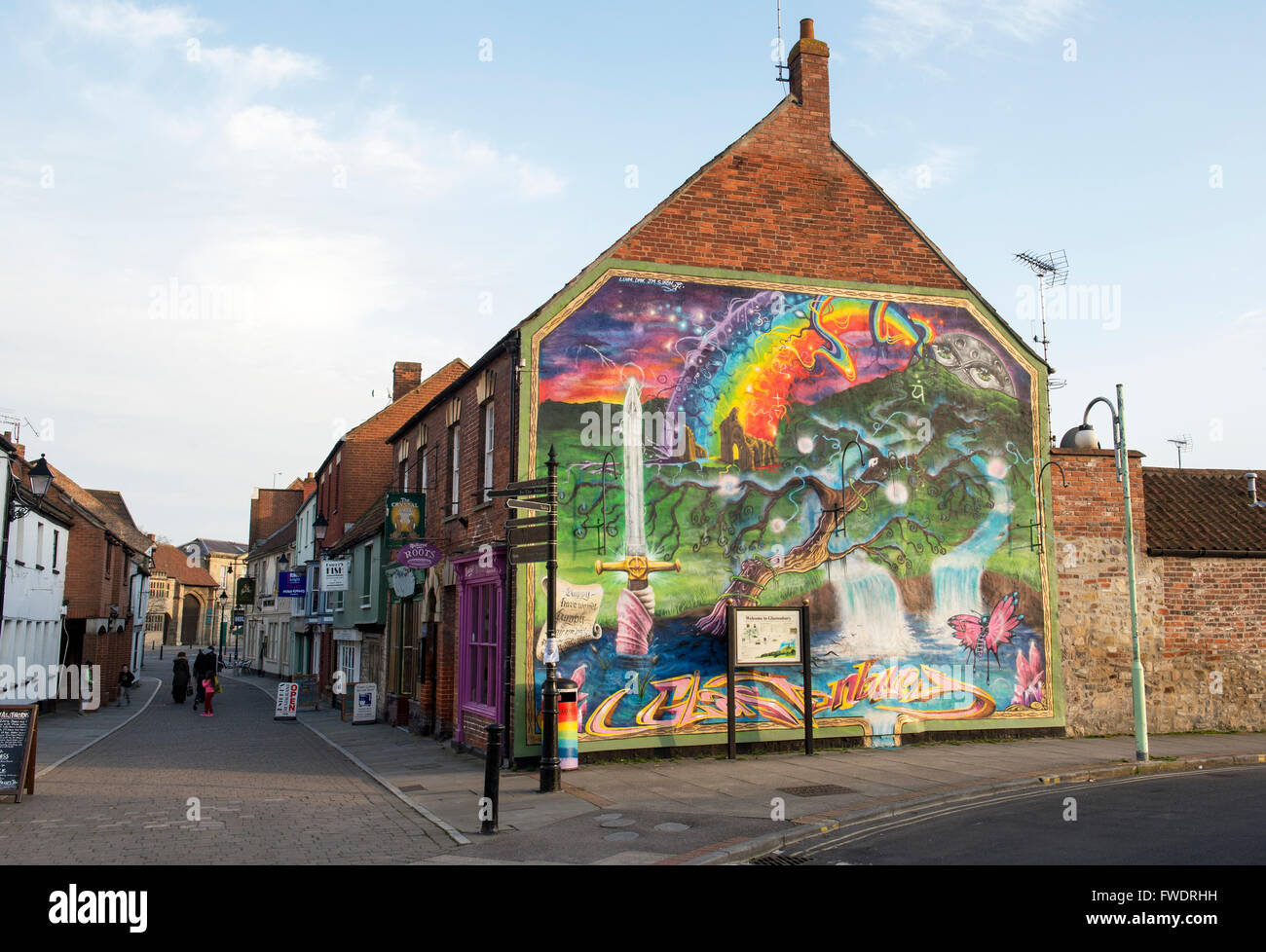 Colorata carta murale. Glastonbury, Somerset, Inghilterra. Foto Stock