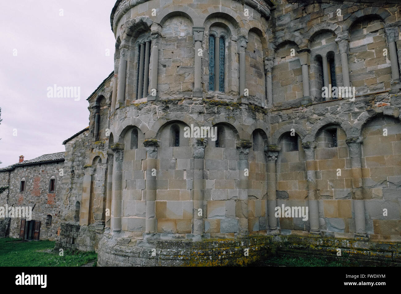 Cristiana medievale chiesa di Romena nel Casentino, Firenze. L'Italia. Vista esterna. Foto Stock