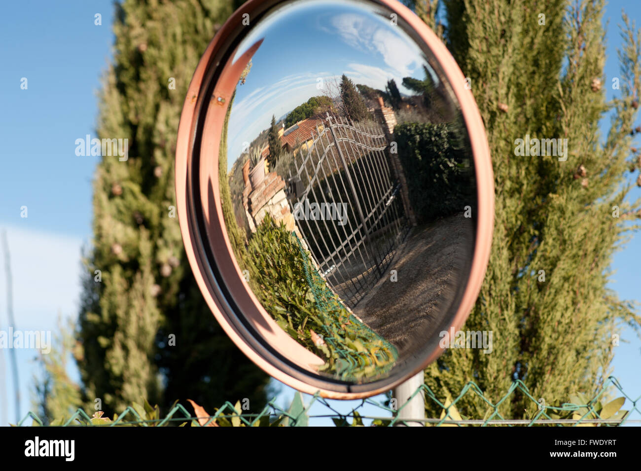 I confini della Toscana, recinzioni o cancelli di epoca medievale sono state utilizzate per separare dal pubblico di proprietà privata. Foto Stock