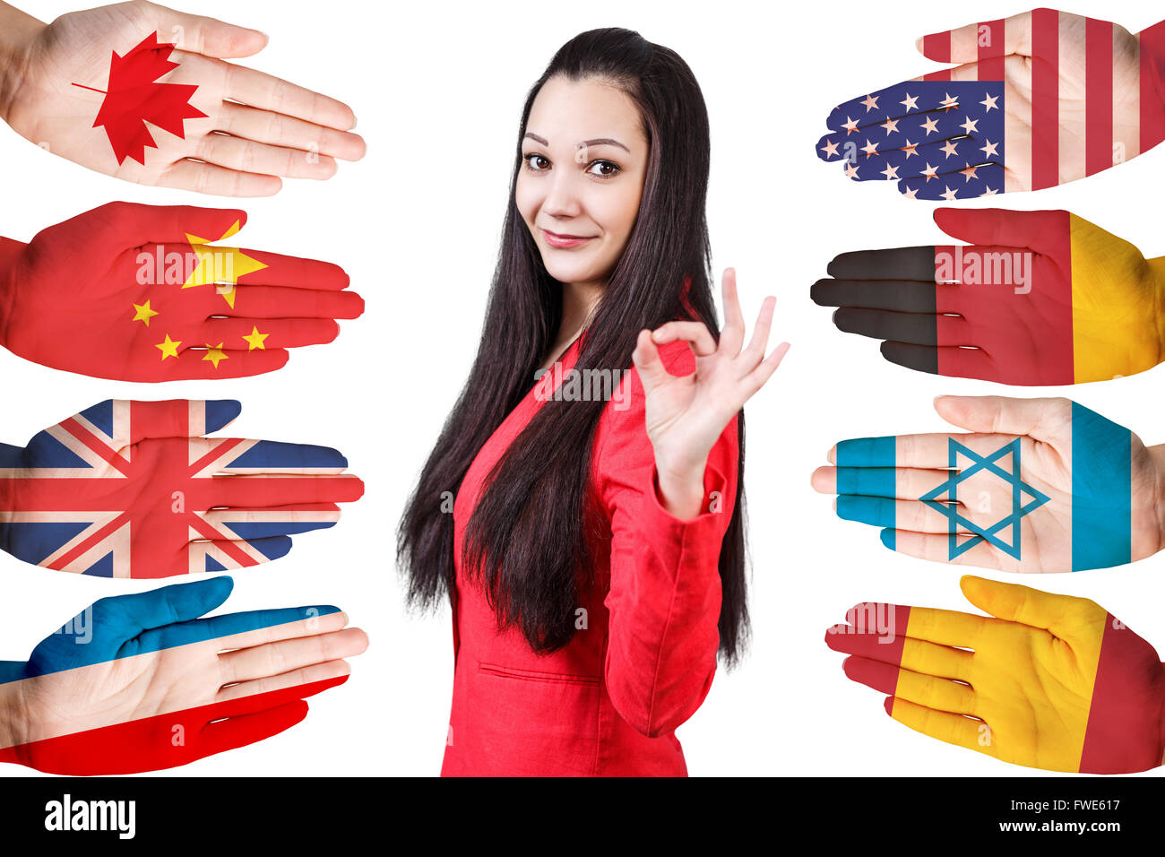 Donna e molte mani con bandiere diverse Foto Stock