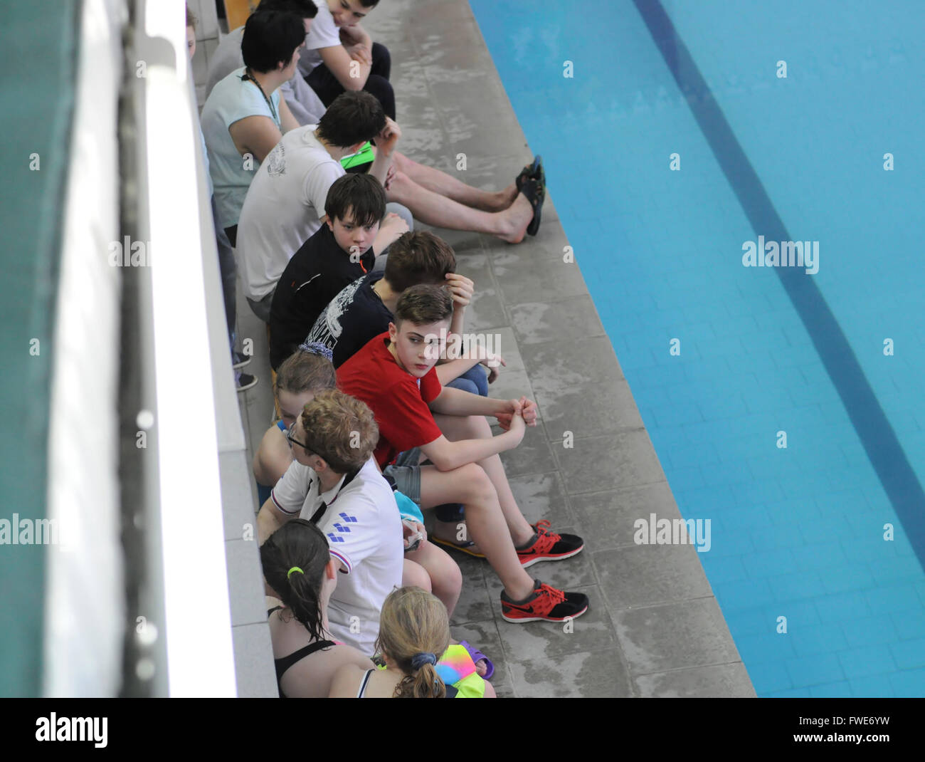 Kovrov, Russia. Il 28 febbraio 2015. Concorso di nuoto Foto Stock