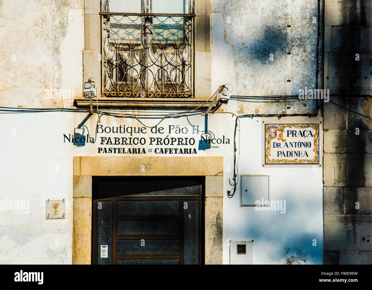 Porta di un cafe in Tavira, Algarve, Portogallo. Foto Stock