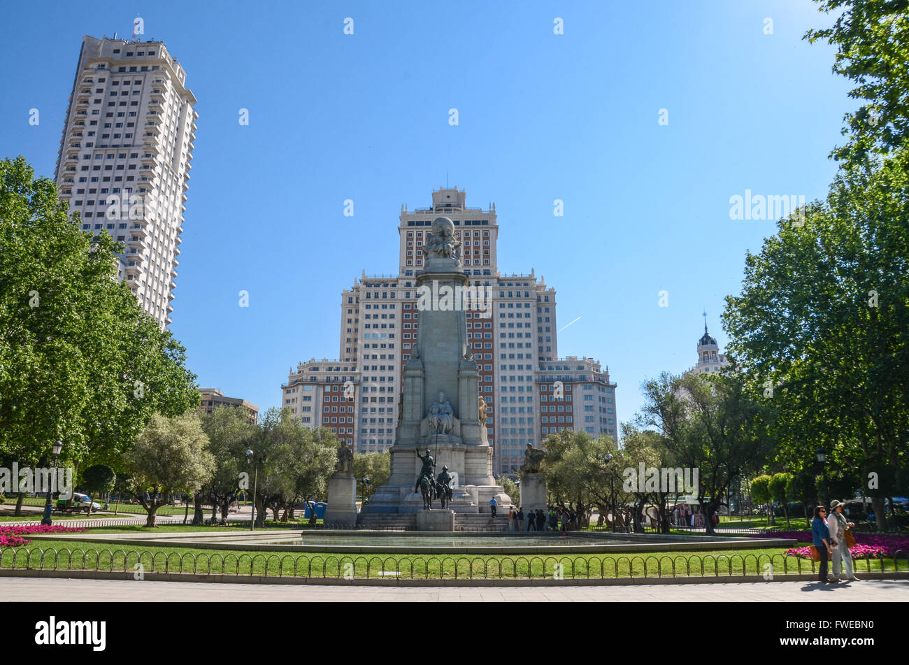 Il Cervantes monumento. Plaza de España è una grande piazza e una popolare destinazione turistica, situato nel centro di Madrid, Spagna, Foto Stock