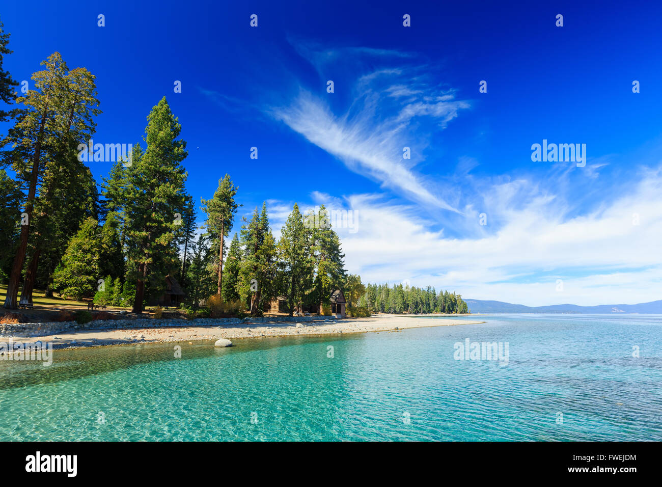 Super acqua chiara e un bel panorama sul lago Tahoe Foto Stock