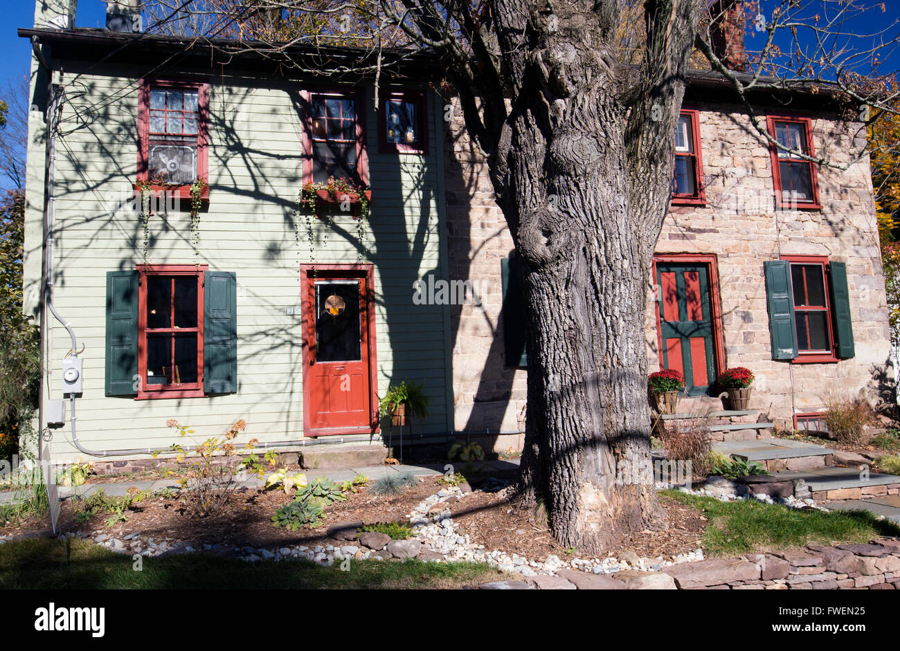 Due storica famiglia casa coloniale home. Foto Stock