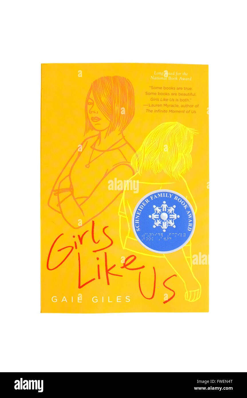 Il coperchio anteriore di ragazze come noi da Gail Giles fotografati contro uno sfondo bianco. Foto Stock