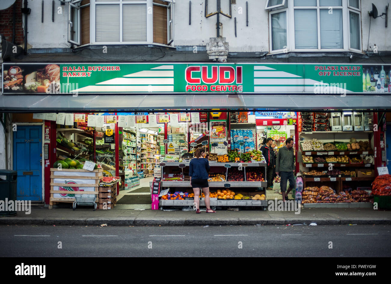 Angolo turco shop/ off license Tottenham, London, Regno Unito Foto Stock