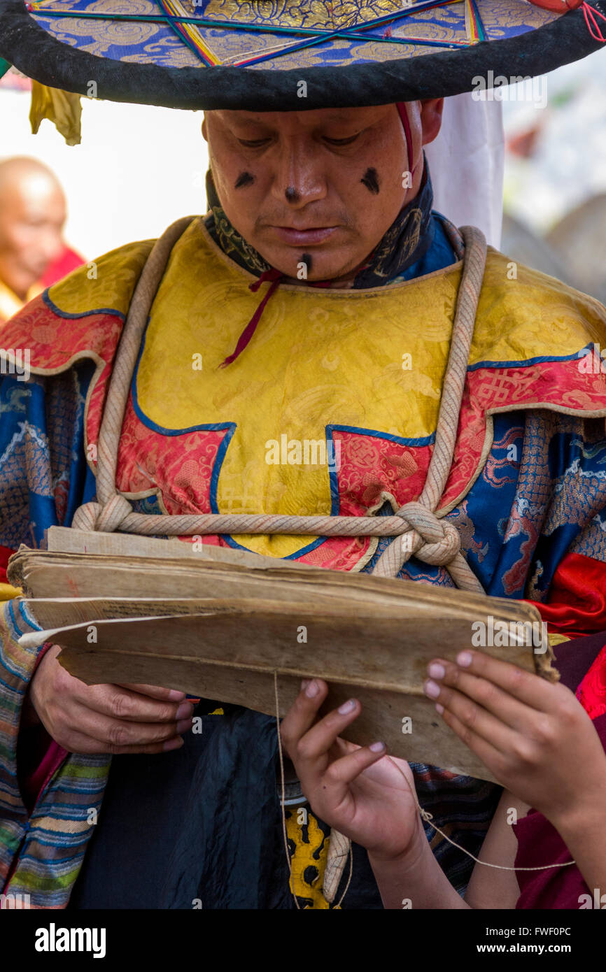 Il Nepal, Kathmandu, Swayambhunath. Tibetano Senior monaco buddista. Foto Stock