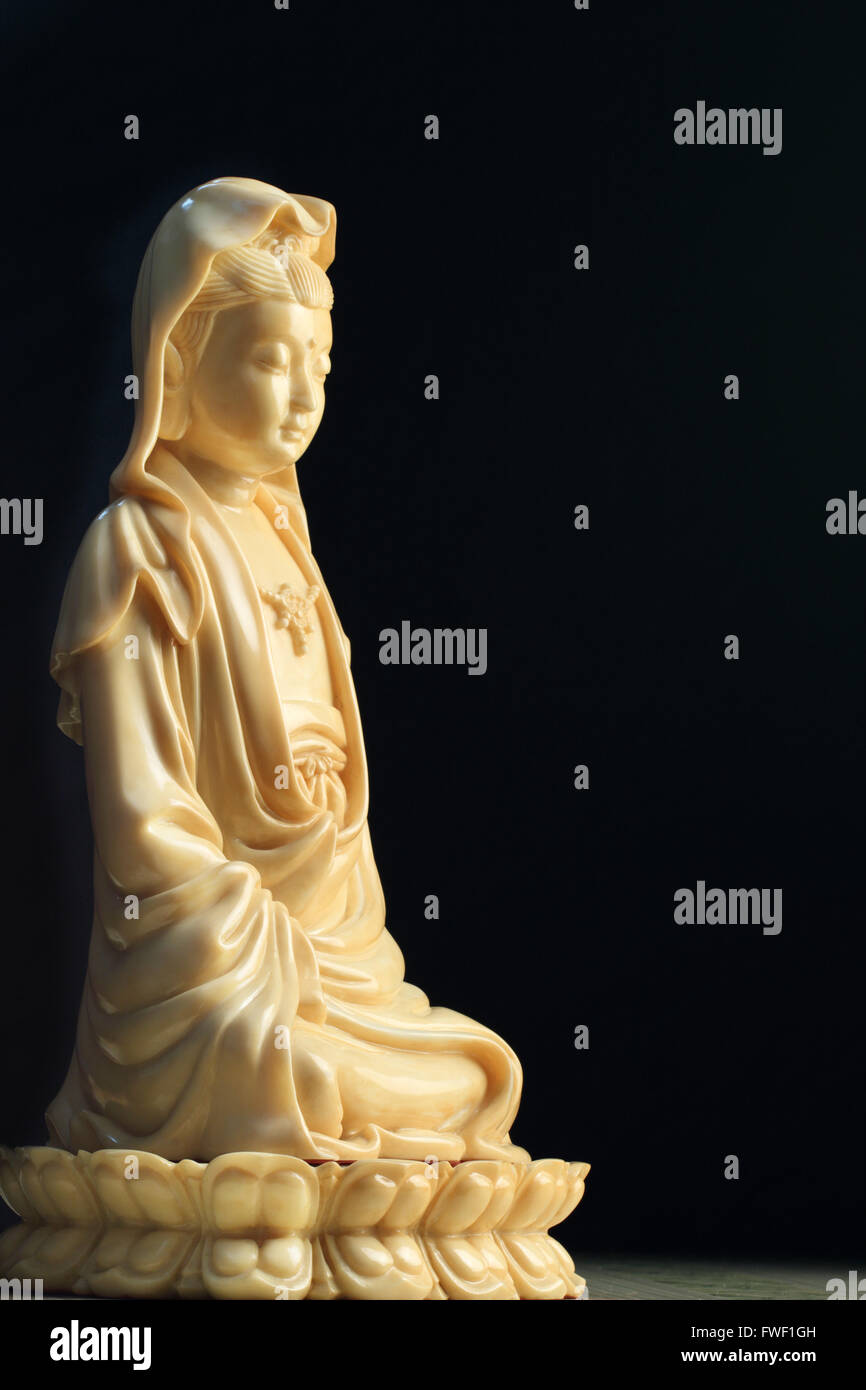 Lachineuse Statuetta Mano Di Buddha Con Dea Guanyin In Resina Dorata: Decorazione Zen 17x8,5 Cm Per Serenità E Relax