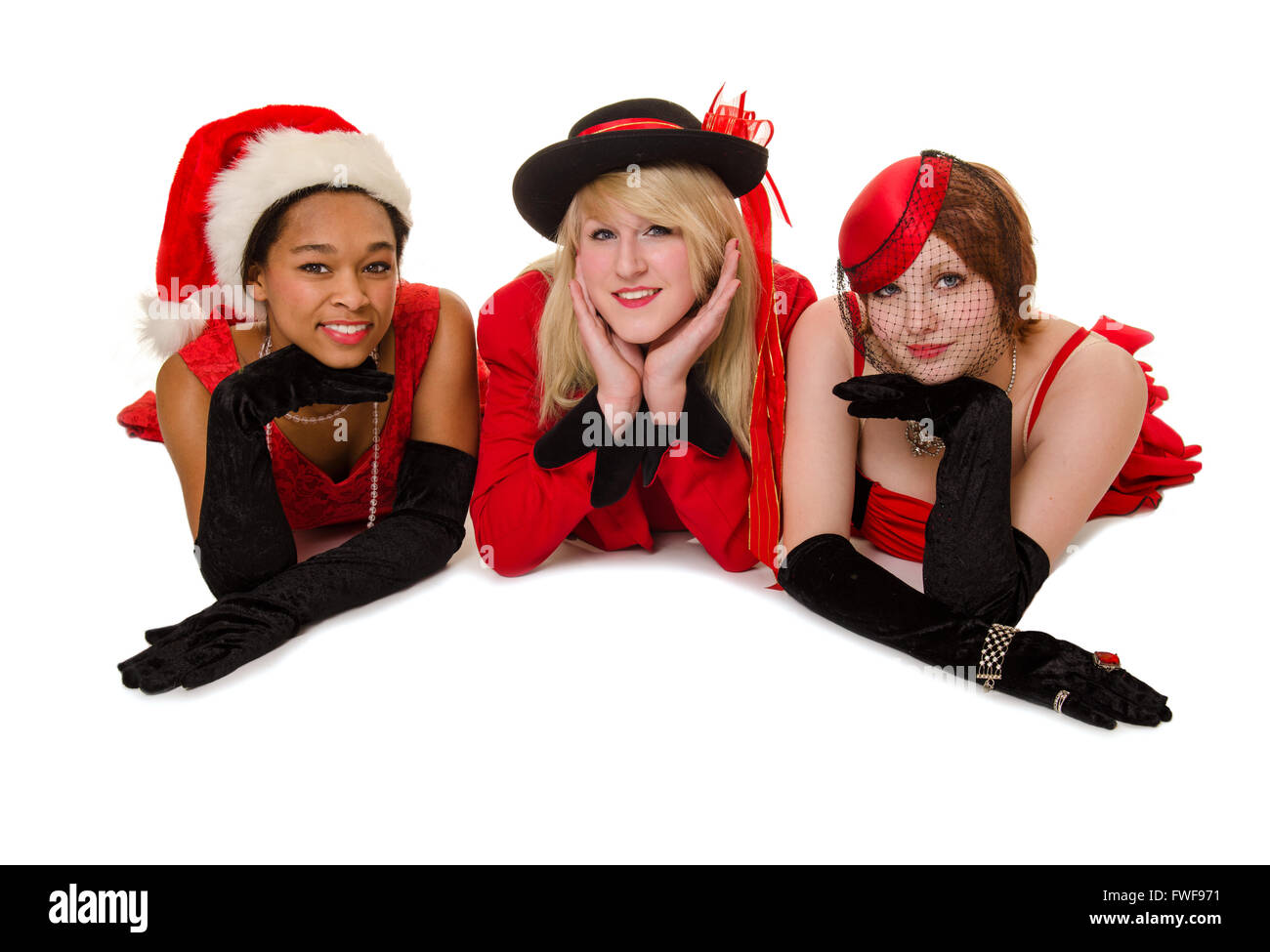 Tre giovani donne pongono nella loro Natale abiti e cappelli Foto Stock