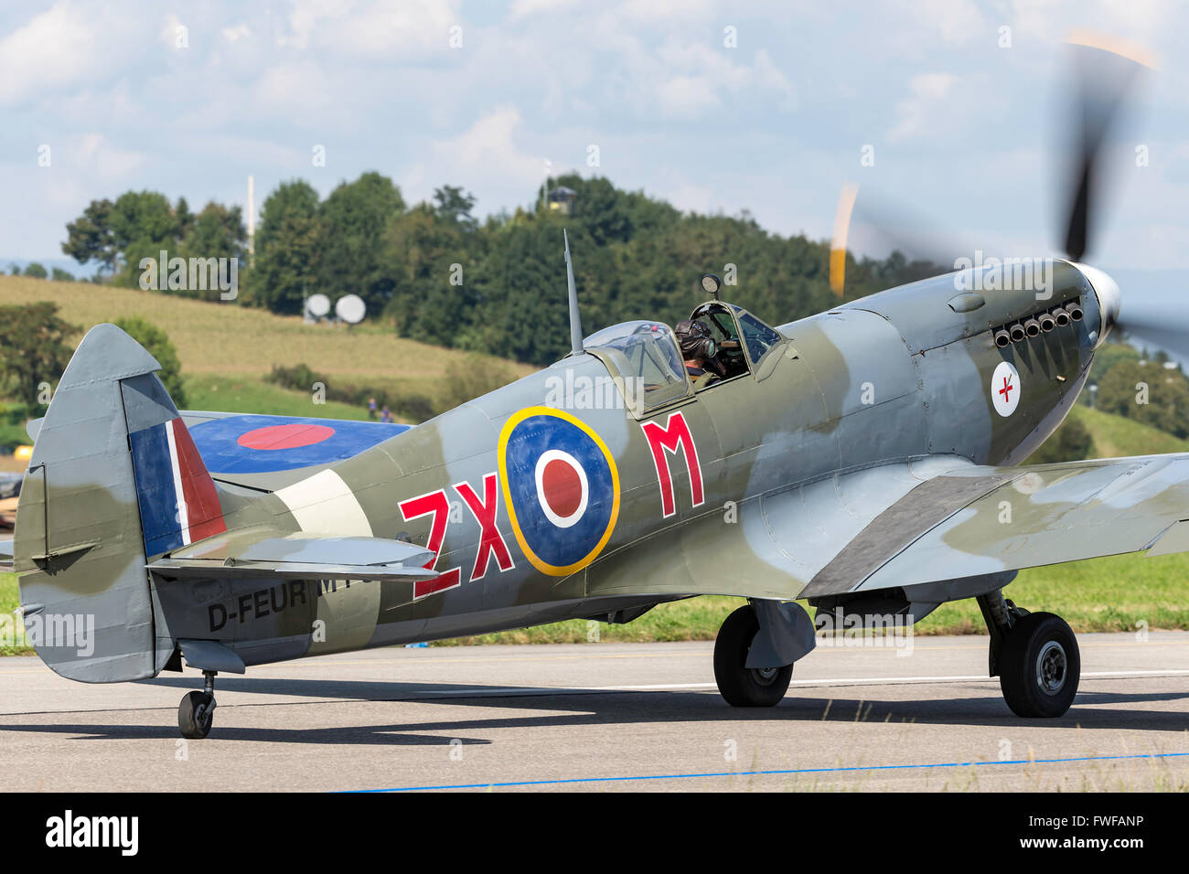 Il Supermarine Spitfire HF8C (mc.8, Mk. VIII) iconico British World War II Fighter Aircraft D-FEUR Foto Stock