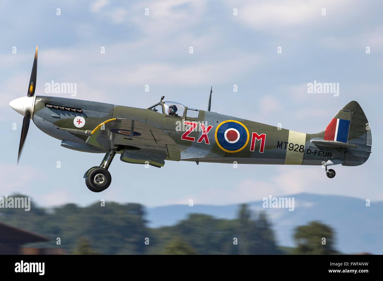 Il Supermarine Spitfire HF8C (mc.8, Mk. VIII) iconico British World War II Fighter Aircraft D-FEUR Foto Stock