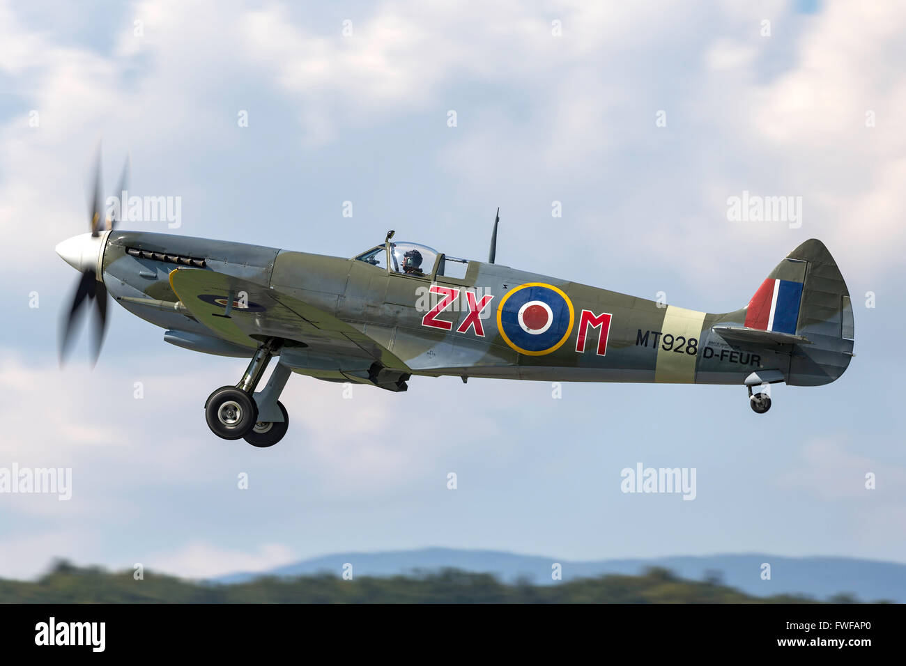 Il Supermarine Spitfire HF8C (mc.8, Mk. VIII) iconico British World War II Fighter Aircraft D-FEUR Foto Stock