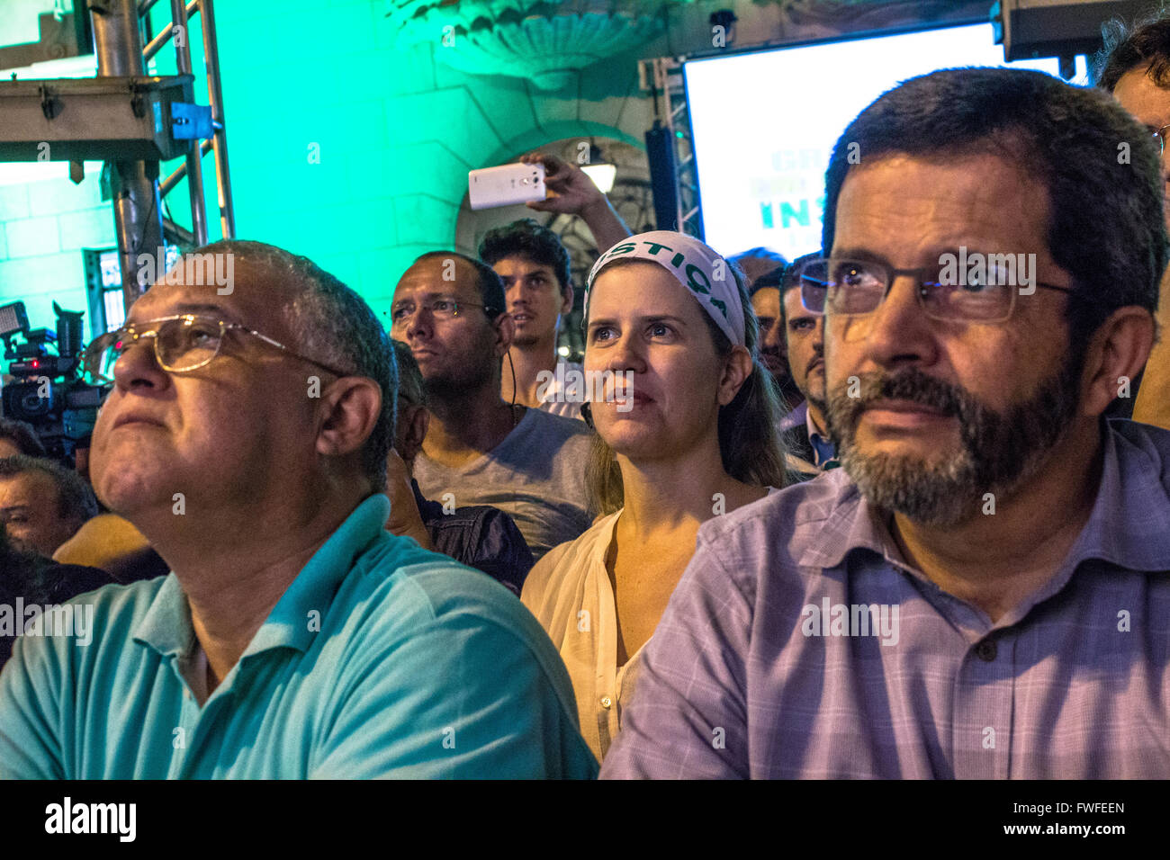 Sao Paulo, Brasile. Il 4 aprile, 2016. Protesta con gli avvocati di impeachment, chiamato Grande azione in difesa delle istituzioni in Sao Francisco square in Sao Paulo (SP) Credito: Alf Ribeiro/Alamy Live News Foto Stock