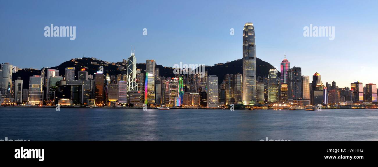 Vista dell'Isola di Hong Kong, la parte moderna della città. Il centro finanziario e il più costoso aree residenziali sono presenti. Foto Stock