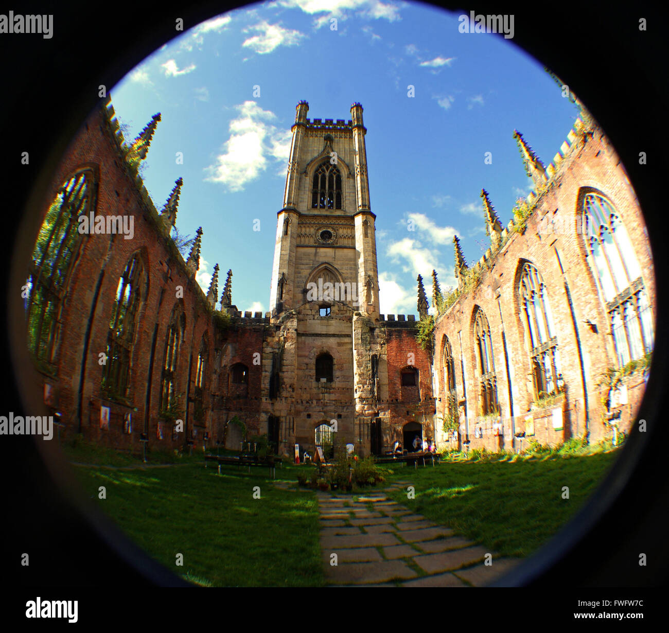 San Luca è bombardato dalla chiesa, Liverpool in un pesce di lente oculare Foto Stock