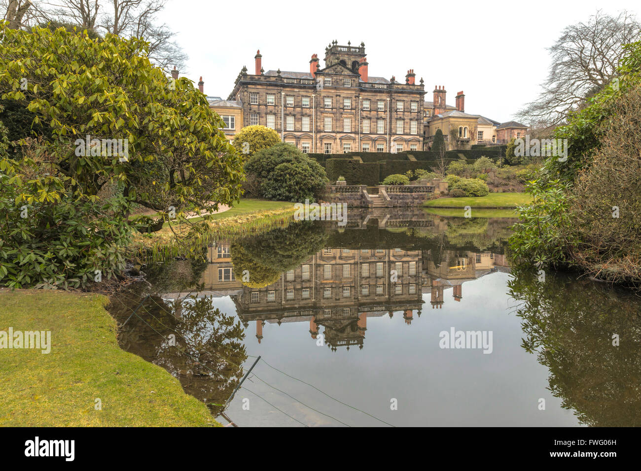 Imponente riflessioni a Biddulph Grange giardino, progettato da James Bateman e Edward William, Staffordshire, Inghilterra, Regno Unito. Foto Stock