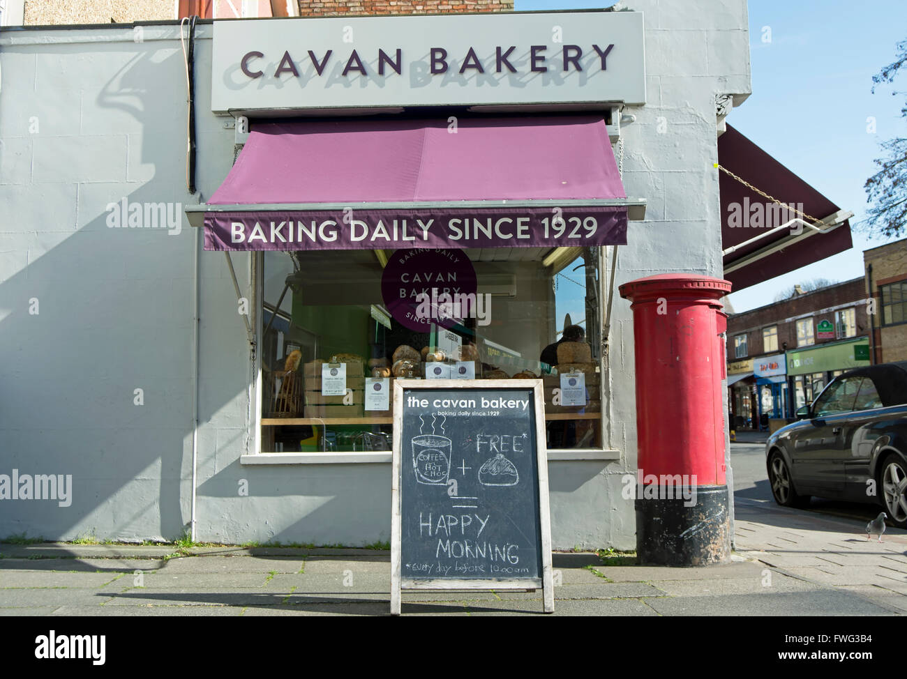 Esterno del cavan panificio, stabilito 1929, Hampton hill, middlesex, Inghilterra Foto Stock