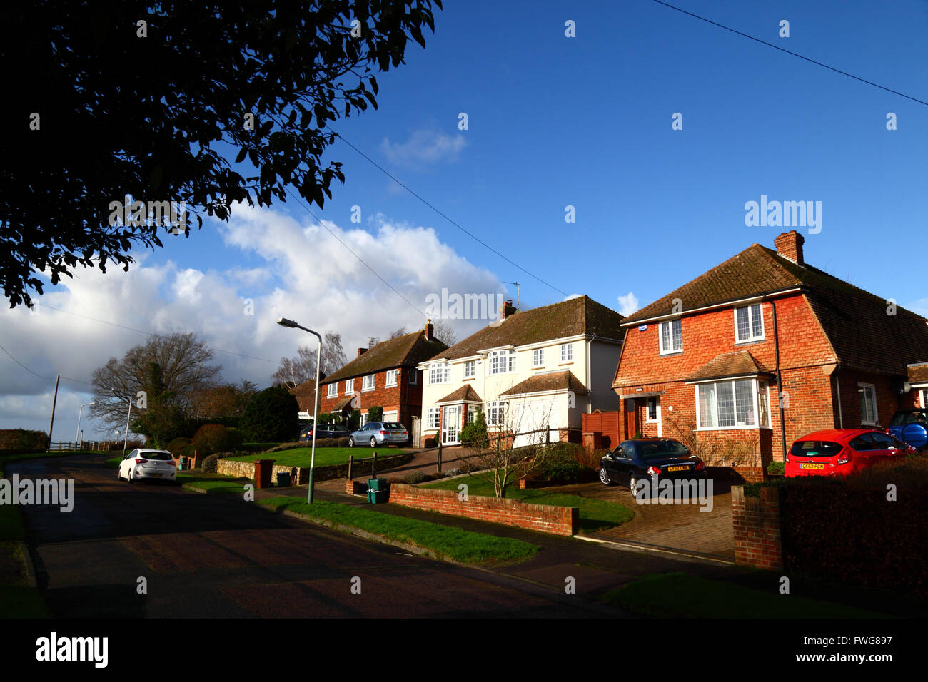 Staccato di abitazioni sulla sistemazione di alloggiamento station wagon, Southborough, Kent, Inghilterra Foto Stock
