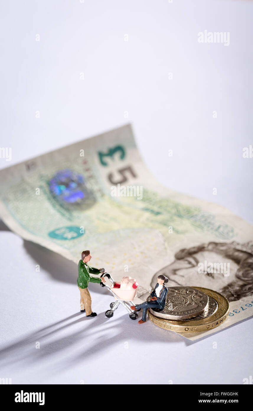 Foto di una famiglia con sette pound venti pence nuovo salario vivente per il Regno Unito Foto Stock