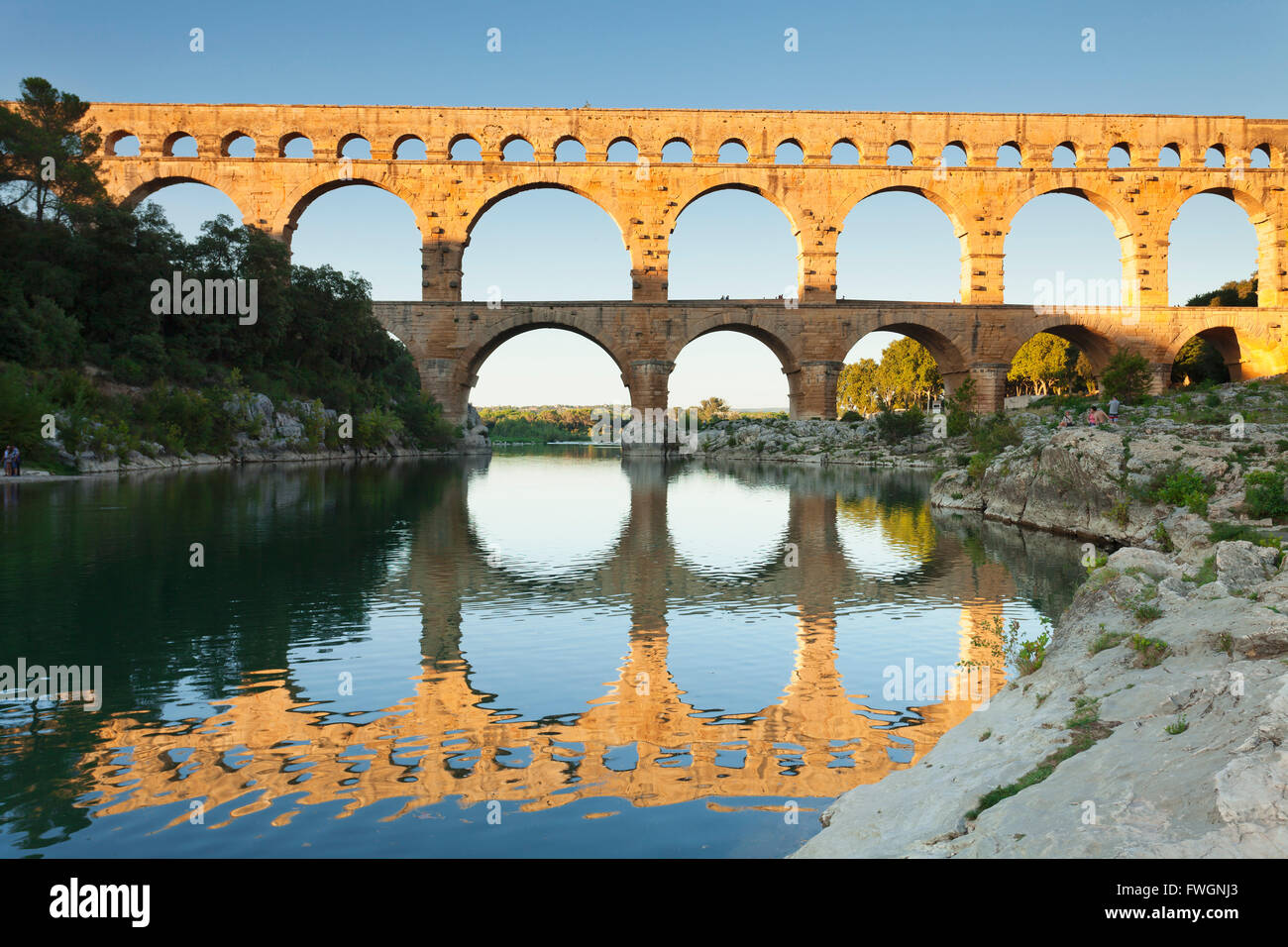 Pont du Gard, acquedotto romano, Sito Patrimonio Mondiale dell'UNESCO, fiume Gard, Languedoc-Roussillon, Francia, Europa Foto Stock