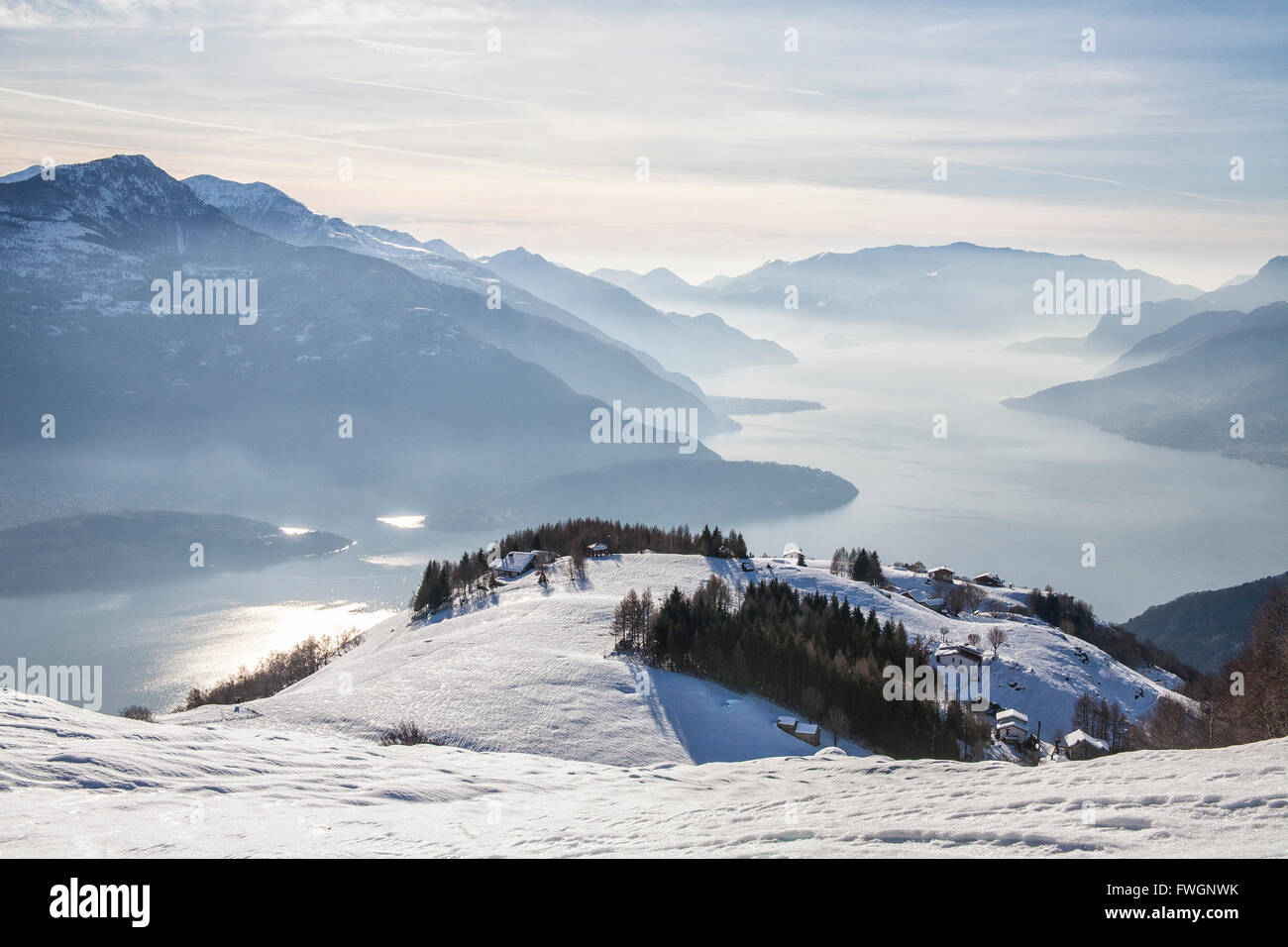 Inverno vista sul lago di Como, Vercana montagne, Alto Lario, Lombardia, Italia, Europa Foto Stock
